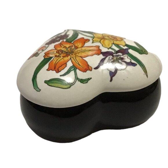 Heart Trinket Box Opening Night by Potpourri Press 3" x 2.75" Porcelain Lidded - Picture 4 of 6